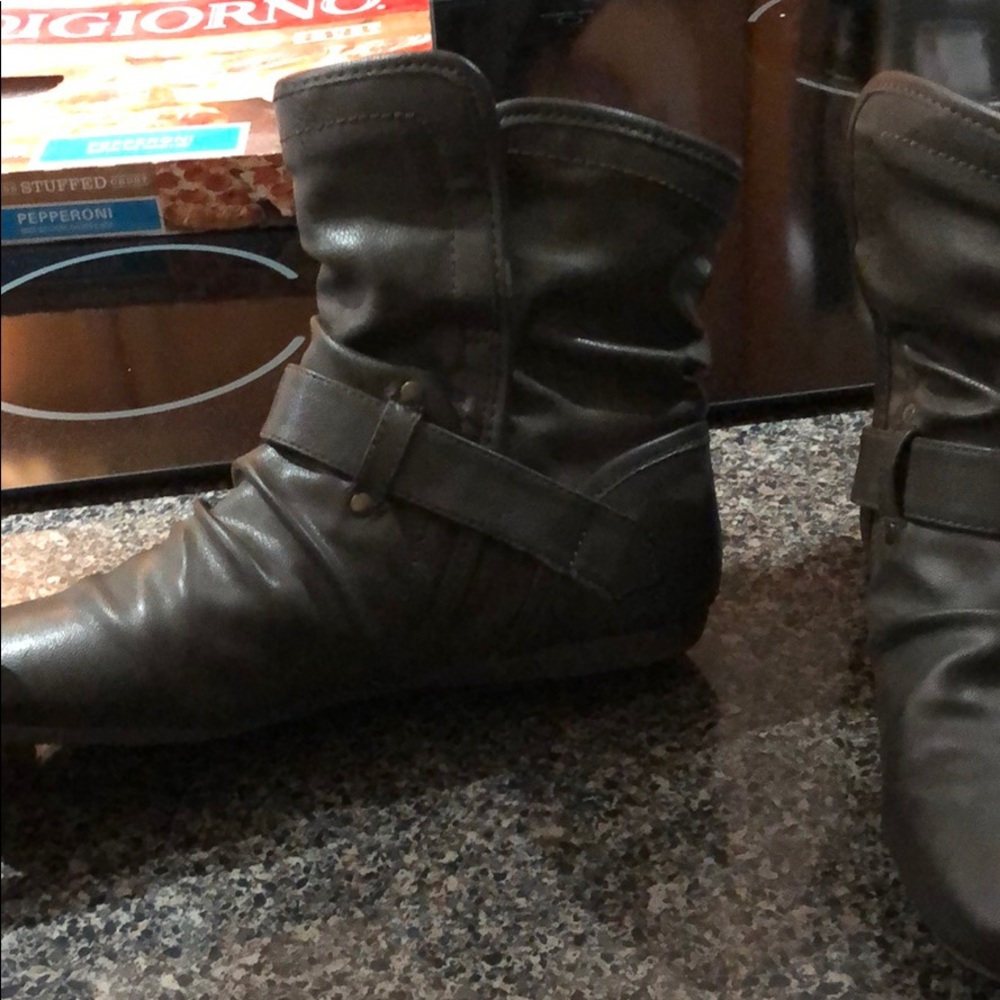 Size 8 brown boots WORN ONCE!